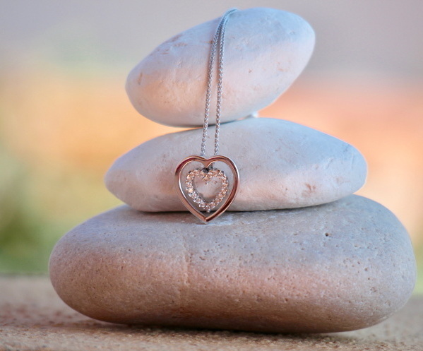 <span style="font-weight: bold;">КОЛЬЕ, ПОДВЕСКИ</span>